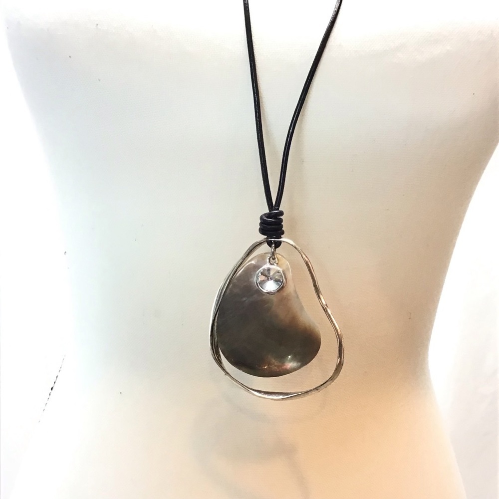 Boho Long Iridescent Clam Shell Rhinestone Pendant Rope Necklace - Picture 7 of 10
